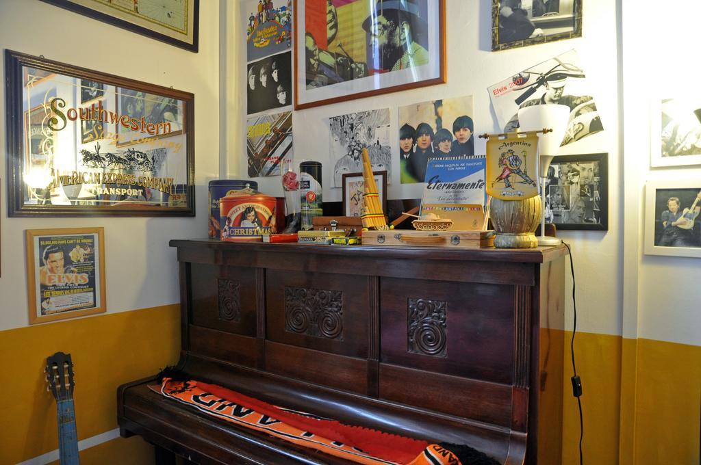 Litus Roma Hostel Lido di Ostia Exteriér fotografie The piano at the Abbey Road Studios