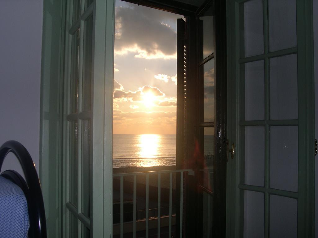 Litus Roma Hostel Lido di Ostia Exteriér fotografie Sunset from the lighthouse