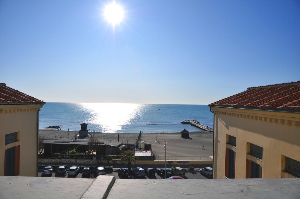 Litus Roma Hostel Lido di Ostia Exteriér fotografie View of the sea from the town hall