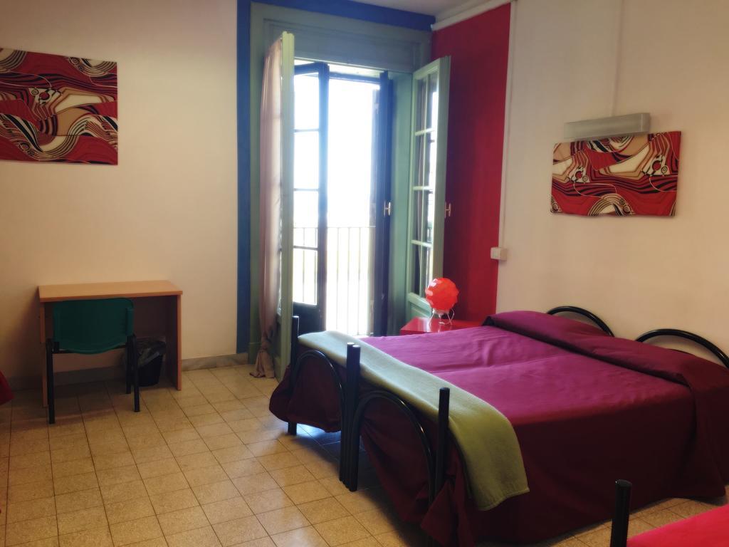 Litus Roma Hostel Lido di Ostia Exteriér fotografie A typical room at the hostel