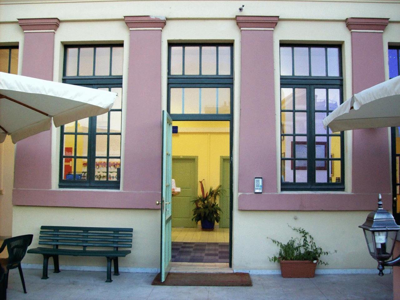Litus Roma Hostel Lido di Ostia Exteriér fotografie Entrance to the museum