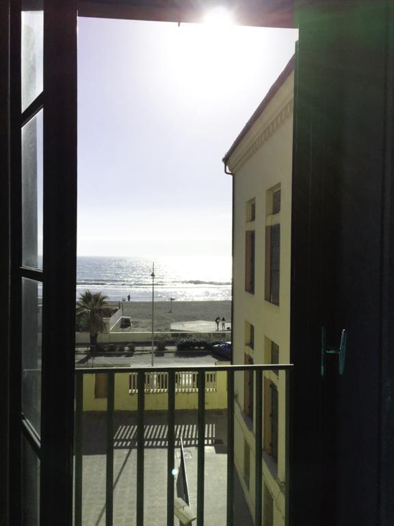 Litus Roma Hostel Lido di Ostia Exteriér fotografie View of the beach from the hotel