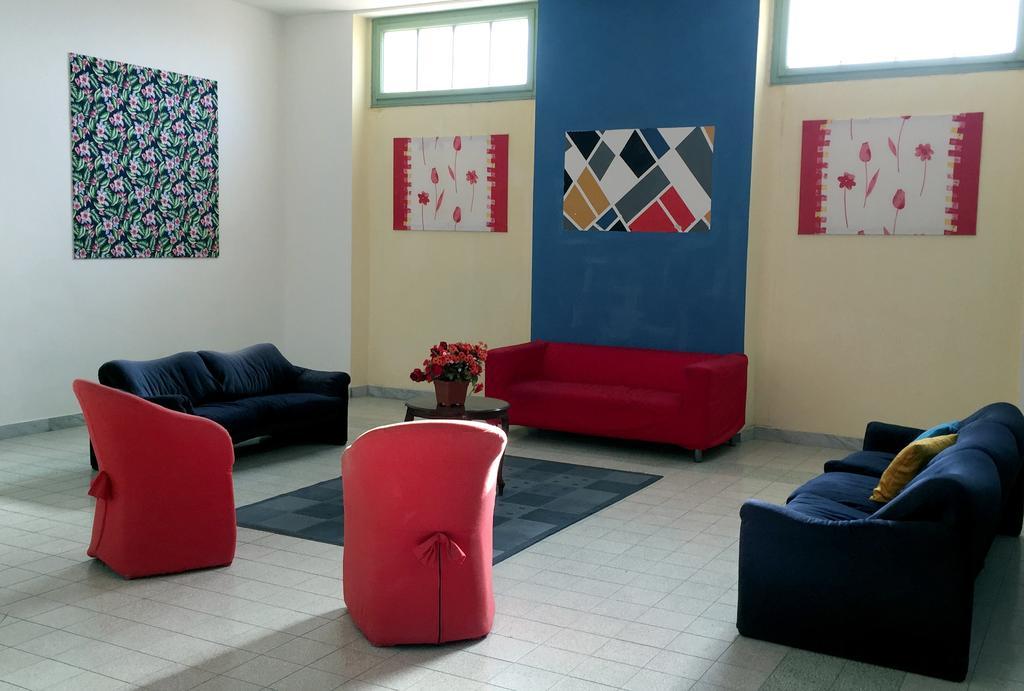 Litus Roma Hostel Lido di Ostia Exteriér fotografie The interior of the gallery