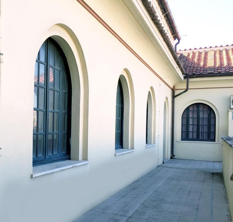 Litus Roma Hostel Lido di Ostia Exteriér fotografie The windows of the museum