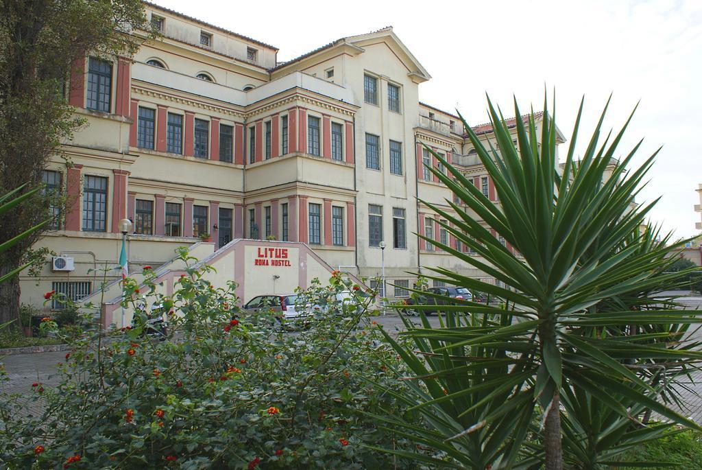 Litus Roma Hostel Lido di Ostia Exteriér fotografie The main building of the university