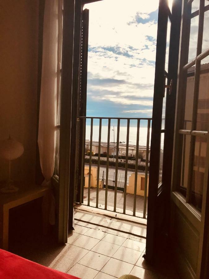 Litus Roma Hostel Lido di Ostia Exteriér fotografie View from the window of the lighthouse