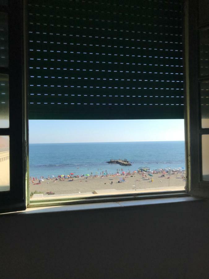 Litus Roma Hostel Lido di Ostia Exteriér fotografie View of the beach from the hotel