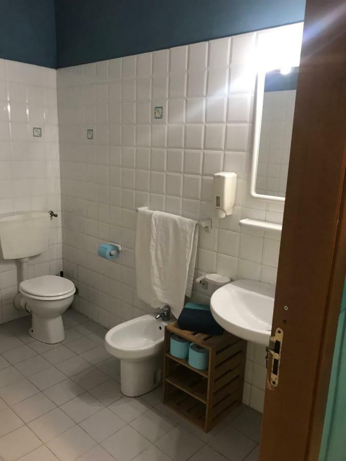 Litus Roma Hostel Lido di Ostia Exteriér fotografie Bathroom in Italy