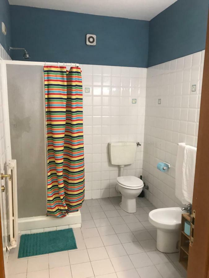 Litus Roma Hostel Lido di Ostia Exteriér fotografie A shower curtain